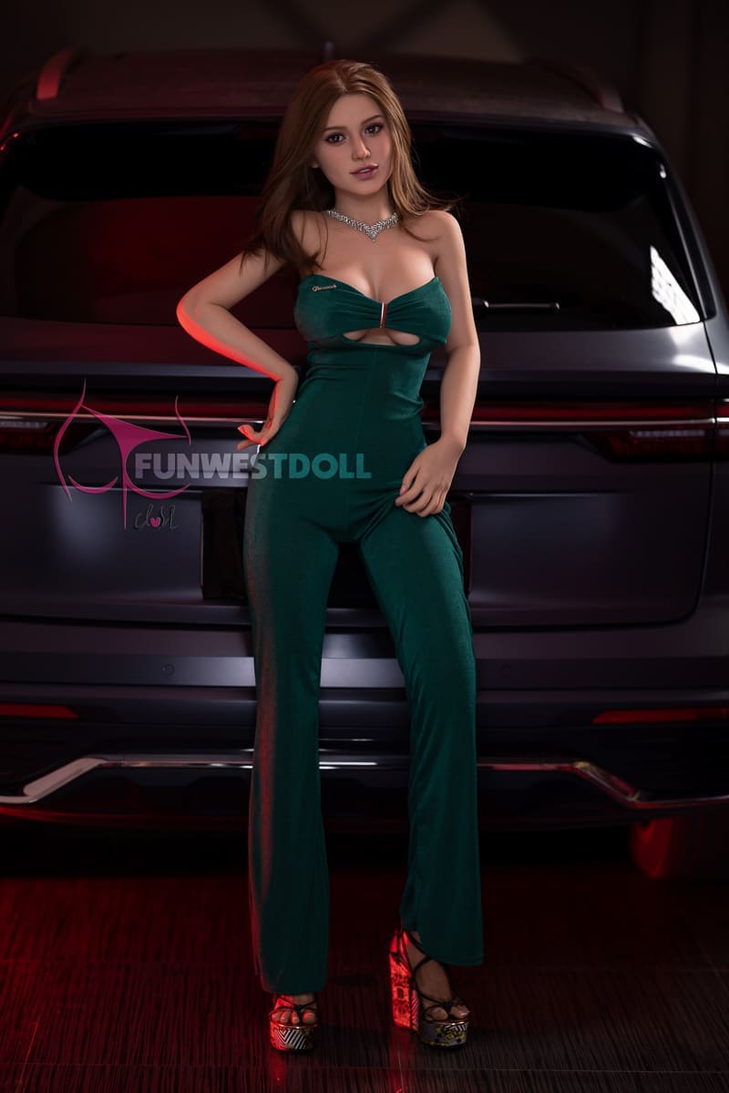 Real Sex Puppe trägt einen cyanfarbenen, schulterfreien Bodysuit