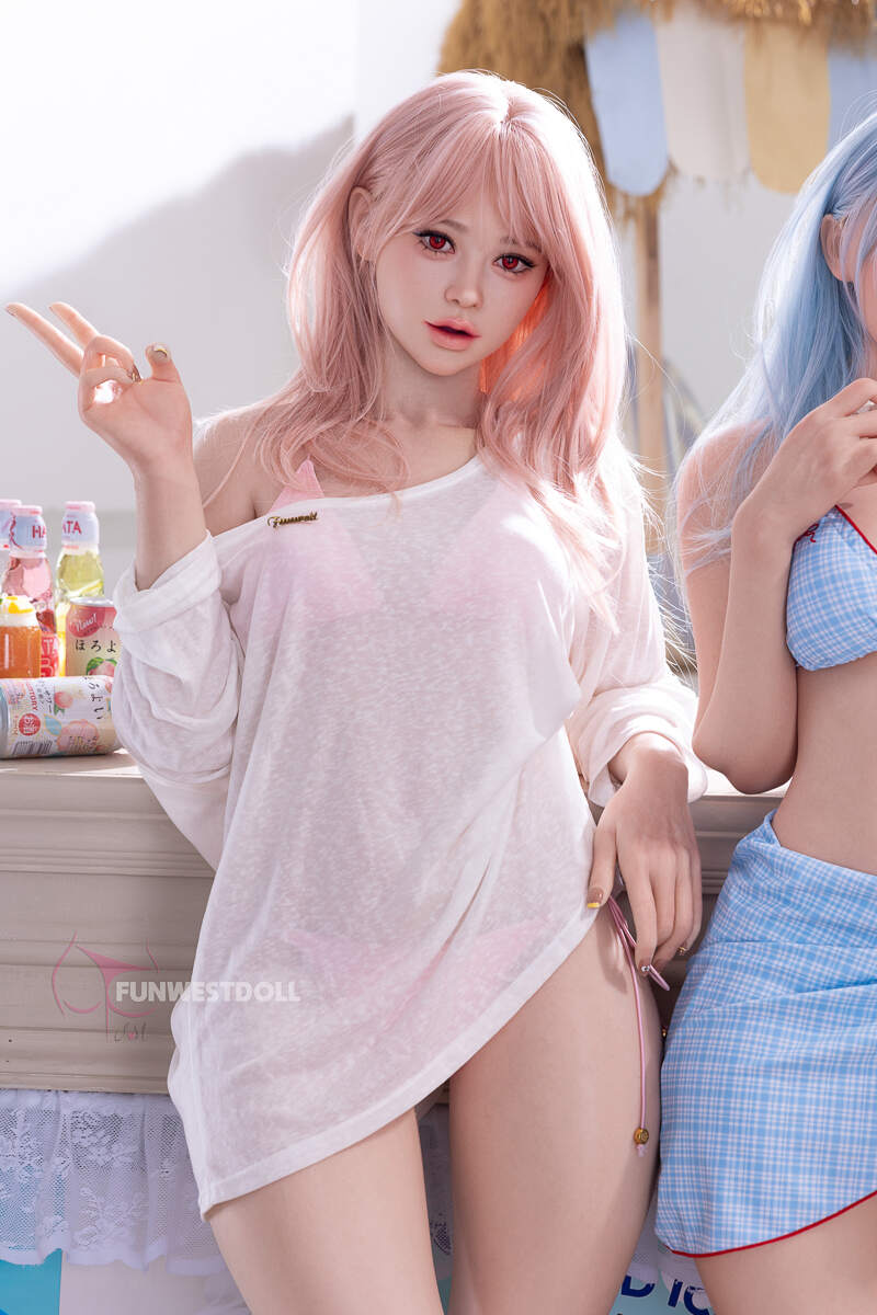 Real Sexpuppe Lisandra mit langen rosa Haaren