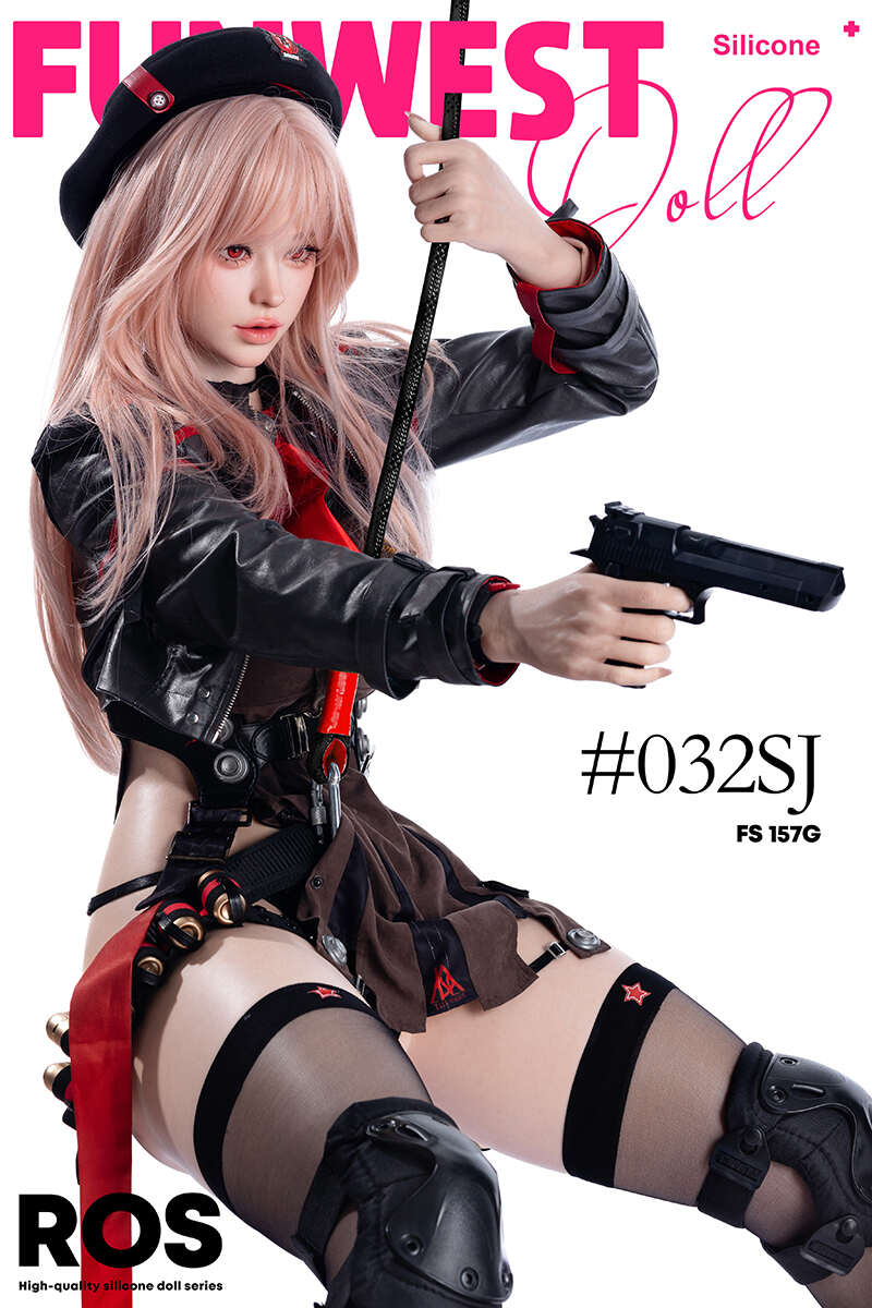Militär Lovedoll mit Pistole und schwarzer Kampfkleidung im NIKKE Stil
