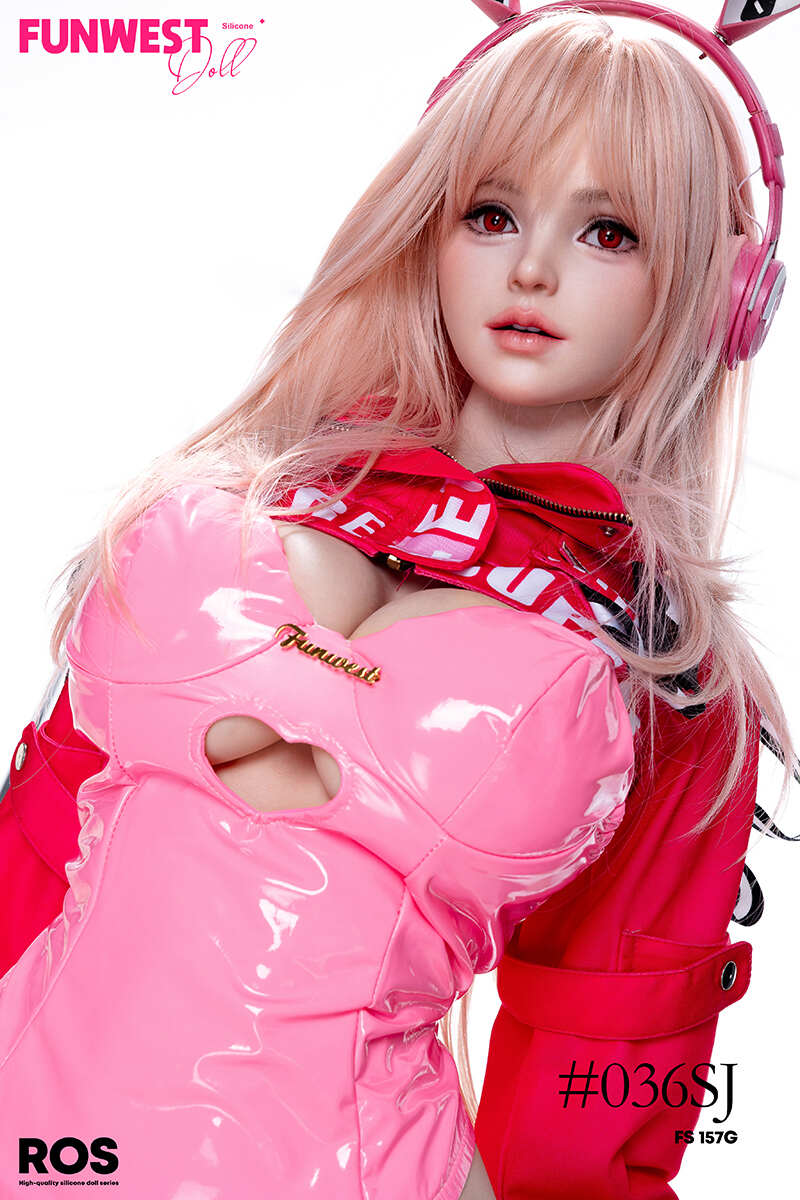 Real Sex Doll Zara mit Hasenohren und glänzendem Latex-Look