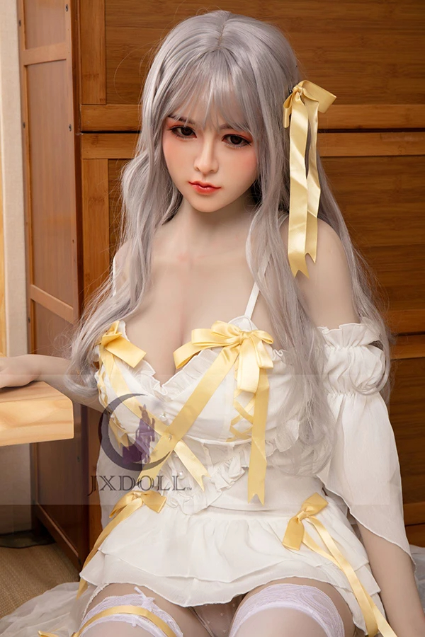 Realistische japanische sexpuppe Enya mit silbernem Haar