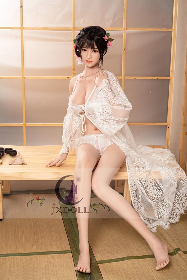Wunderschöne elegante Sexpuppe