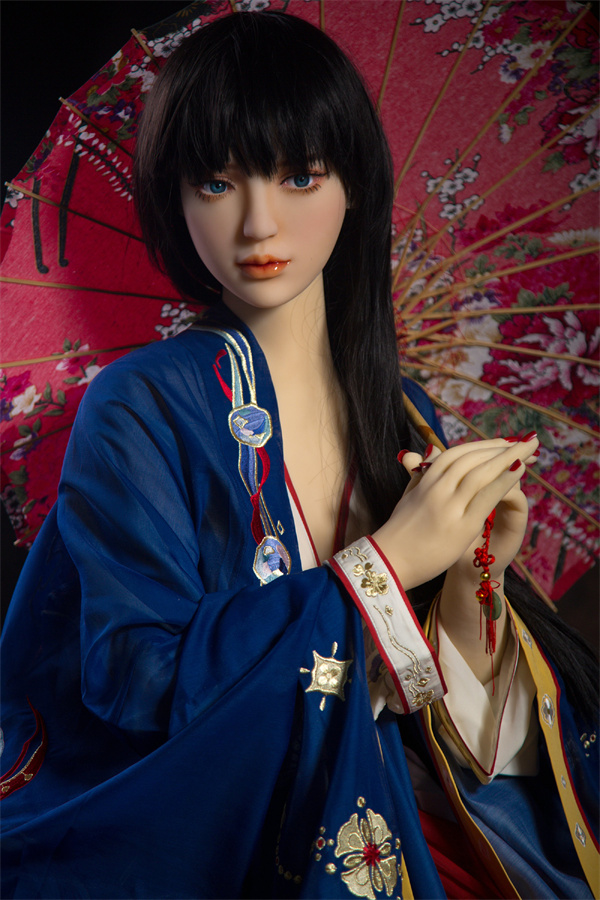 Sexpuppe im Kimono