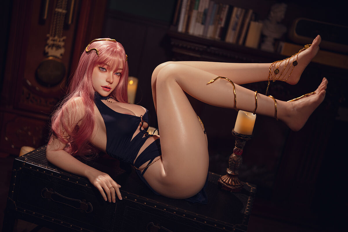 silikonpuppe Emilia