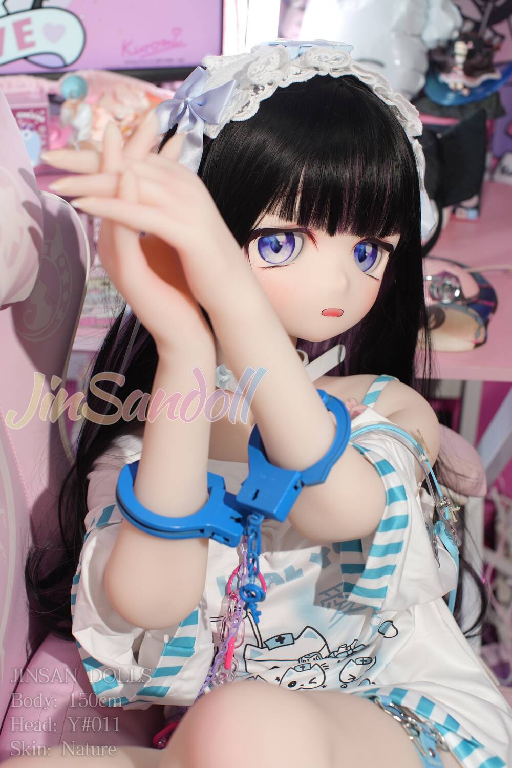 Sex puppe Mizuta Nina mit großen blauen Augen und schwarzem Haar