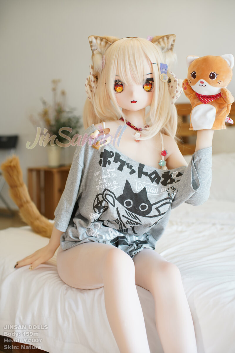 Sex puppe Y007 mit Katzenohren und grauem Oversize-Shirt mit Katzenmotiv