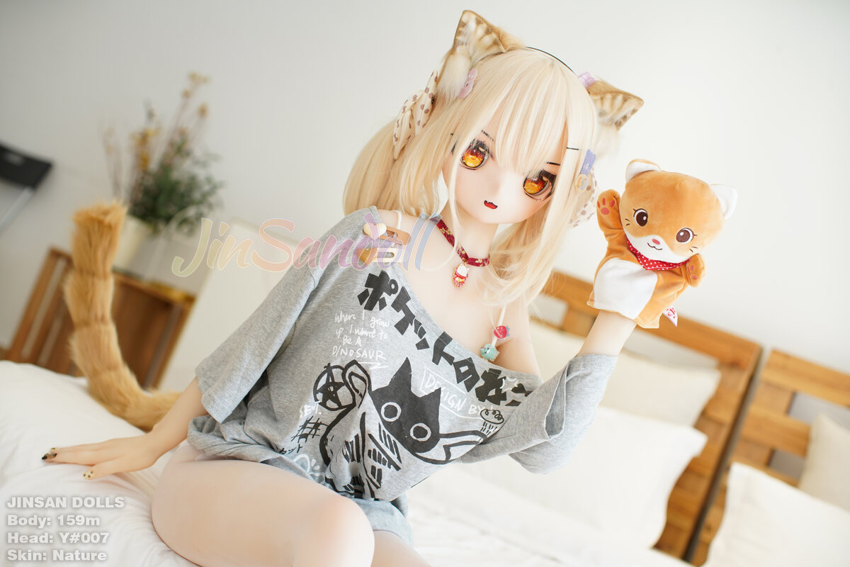 Y007 mit Teddybär und lockerem Katzen-Shirt