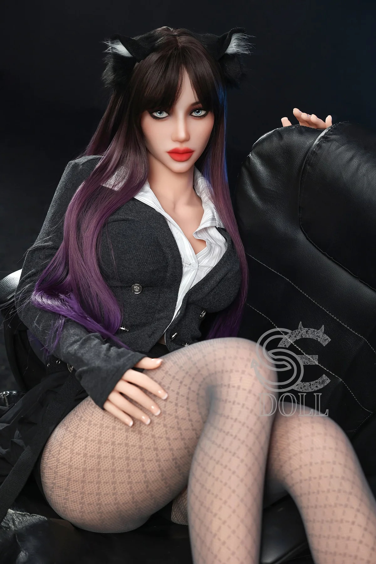 real Liebespuppe mit langen violetten Haaren