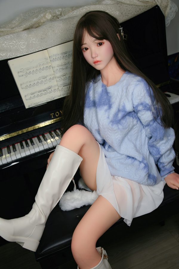 Real dolls sexy Setz ans Klavier 